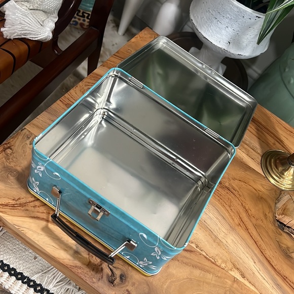 Breakfast at Tiffany’s metal lunchbox - Picture 6 of 6